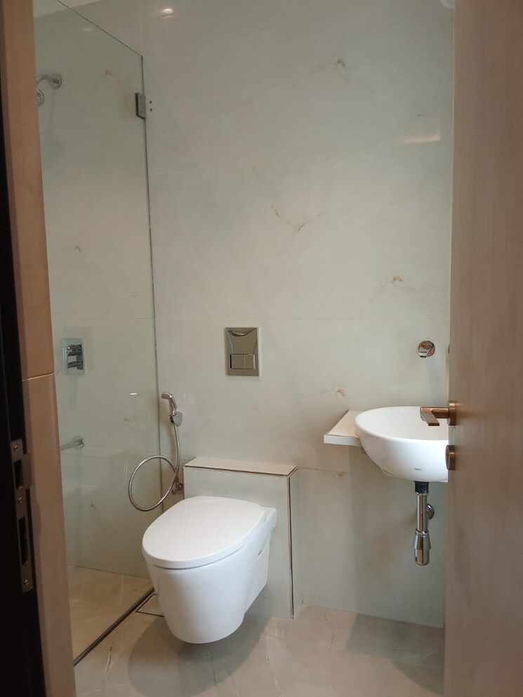 Bathroom, lashkaria-indrasukh 3 Bedroom 1100 Sq.Ft. Apartment In Andheri West Mumbai 9452597