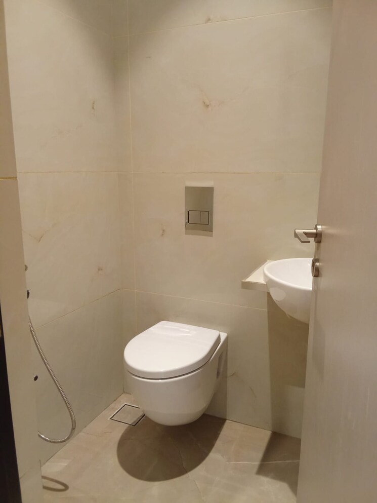 Bathroom, lashkaria-indrasukh 3 Bedroom 1100 Sq.Ft. Apartment In Andheri West Mumbai 9452597