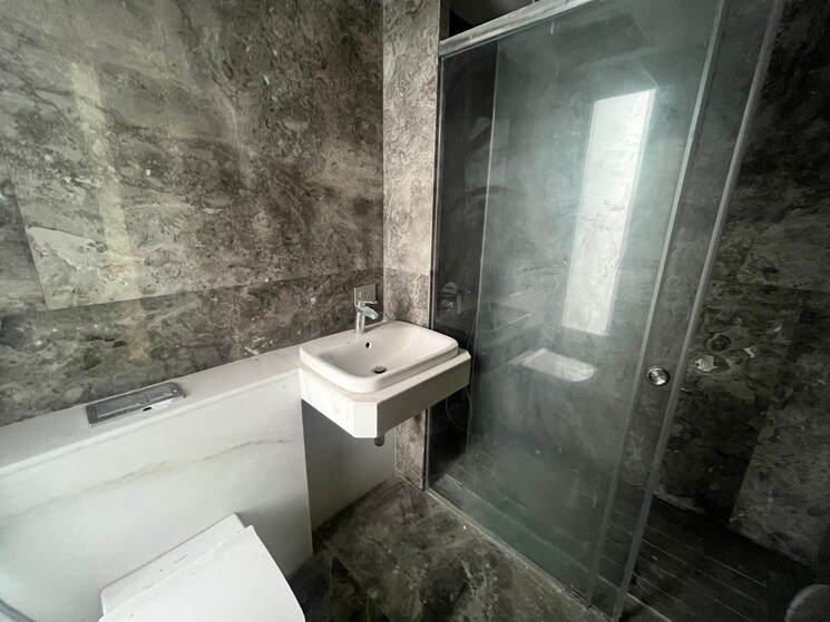 Bathroom, rustomjee-crown 4 Bedroom 1700 Sq.Ft. Apartment In Prabhadevi Mumbai 9452575