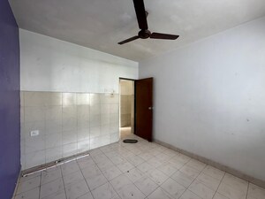 Room in 2 BHK Apartment at Seawoods – for Rent