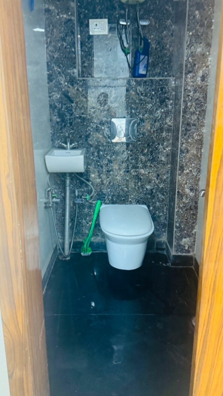 Bathroom, new rajinder nagar 3 Bedroom 1720 Sq.Ft. Builder Floor In New Rajinder Nagar Delhi 9452619