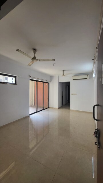 2 BHK Apartment For Rent in Lodha Lakeshore Greens, Dombivli East