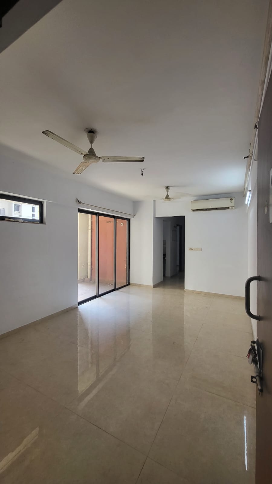 2 BHK Apartment For Rent in Lodha Lakeshore Greens