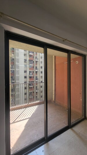 Room in 2 BHK Apartment at Lodha Lakeshore Greens, Dombivli East – for Rent