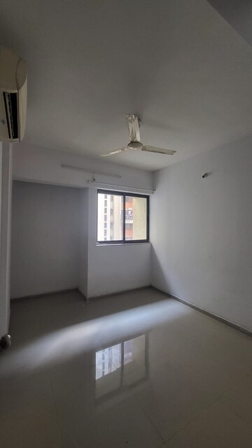 Room in 2 BHK Apartment at Lodha Lakeshore Greens, Dombivli East – for Rent