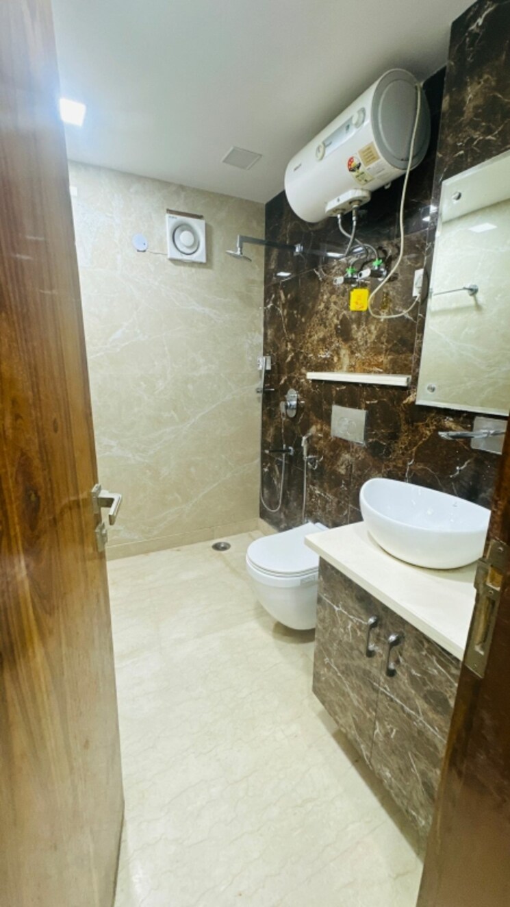 Washroom, new rajinder nagar 3 Bedroom 1720 Sq.Ft. Builder Floor In New Rajinder Nagar Delhi 9452619