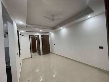 Room in 3 BHK Builder Floor at Saket – for Rent