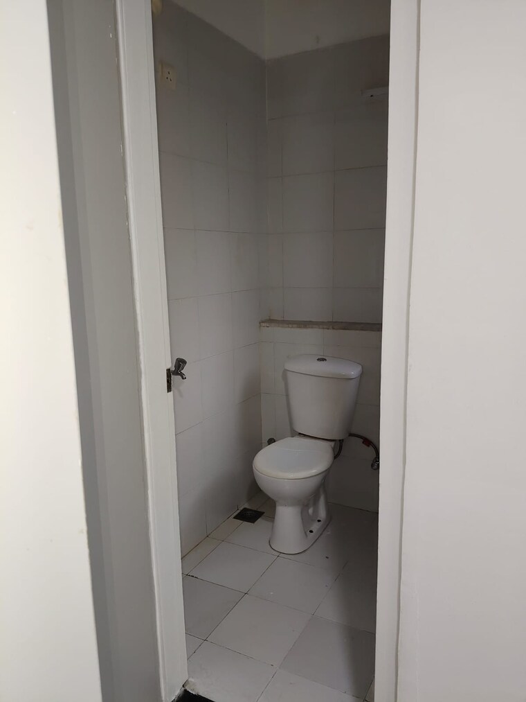 Bathroom, dlf-the-belaire 4 Bedroom 3000 Sq.Ft. Apartment In Sector 54 Gurgaon 9452610