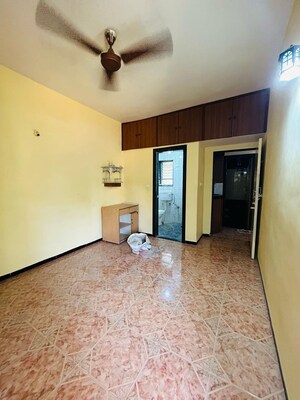 Room in 2 BHK Apartment at Seawoods – for Rent