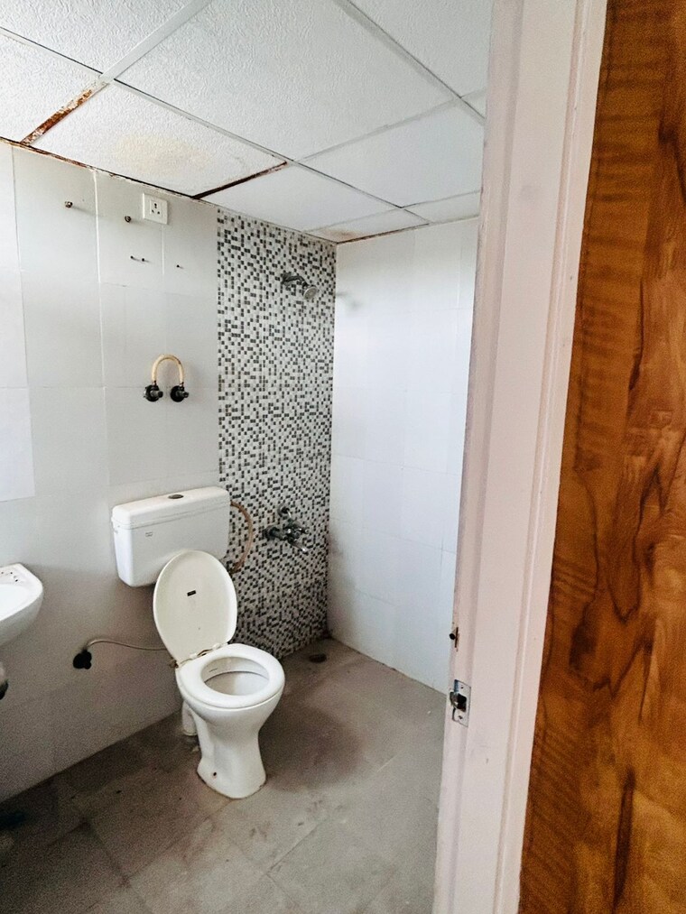 Bathroom, signature-global-signum-107 2 Bedroom 554 Sq.Ft. Apartment In Sector 107 Gurgaon 9452648