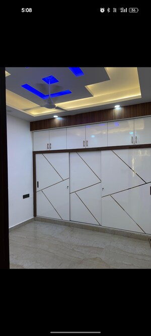 Room in 3 BHK Builder Floor at Vishwas Nagar – for Sale