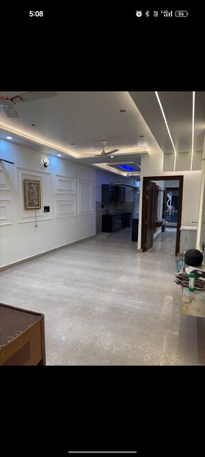 Parking in 3 BHK Builder Floor at Vishwas Nagar – for Sale
