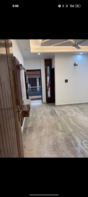Room in 3 BHK Builder Floor at Vishwas Nagar – for Sale