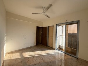 Room in 2 BHK Apartment at Seawoods – for Rent