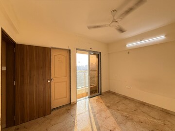 Room in 2 BHK Apartment at Seawoods – for Rent