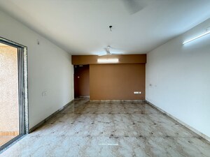 Room in 2 BHK Apartment at Seawoods – for Rent