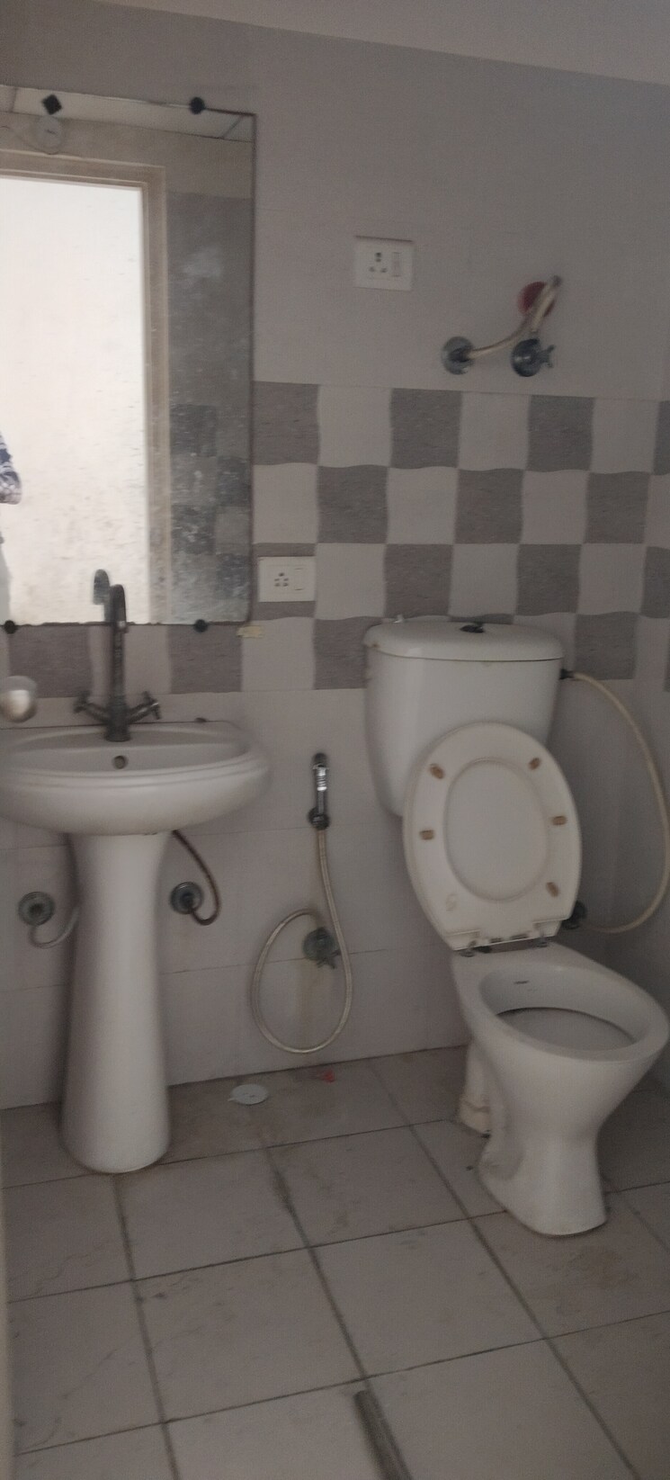 Bathroom, gaur-city-2-14th-avenue 2 Bedroom 955 Sq.Ft. Apartment In Sector 16c Greater Noida Greater Noida 9452770