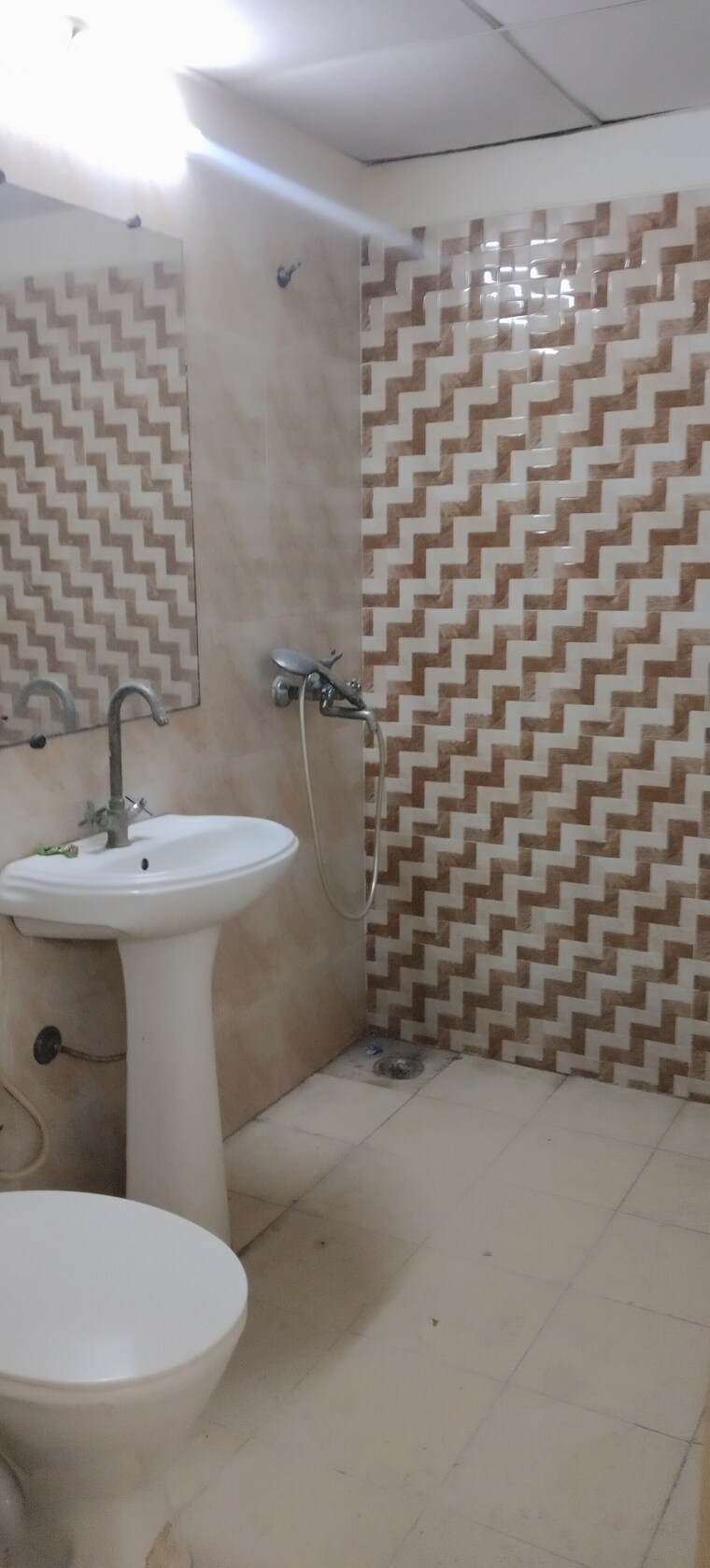 Bathroom, gaur-city-2-14th-avenue 2 Bedroom 955 Sq.Ft. Apartment In Sector 16c Greater Noida Greater Noida 9452770