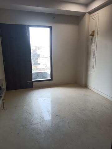 Room in 3 BHK Builder Floor at Surya Nagar – for Rent