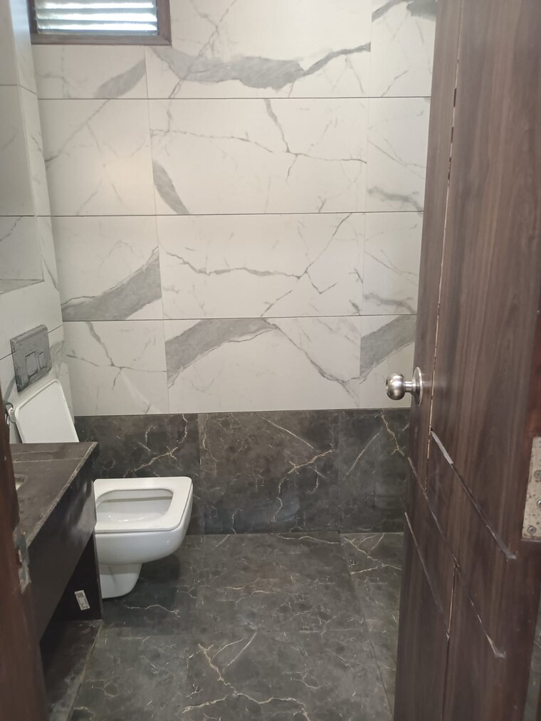 Bathroom, surya nagar 3 Bedroom 2000 Sq.Ft. Builder Floor In Surya Nagar Ghaziabad 9452828