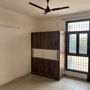 Room in 3.5 BHK Builder Floor at Wave City, Bayana – for Rent