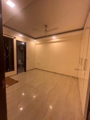 Room in 2 BHK Builder Floor at Saket – for Rent