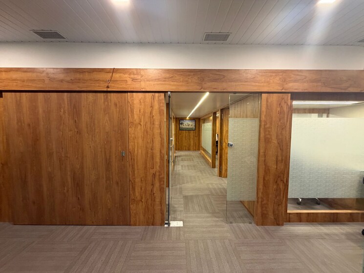 Room, rustomjee-eaze-zone-mall Commercial Office Space 1050 Sq.Ft. In Malad West Mumbai 9452848