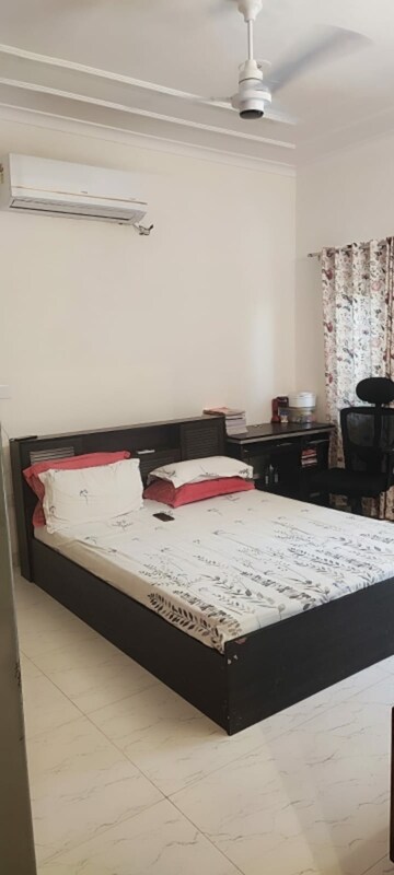 Bedroom in 4 BHK Builder Floor at Sector 17 – for Sale