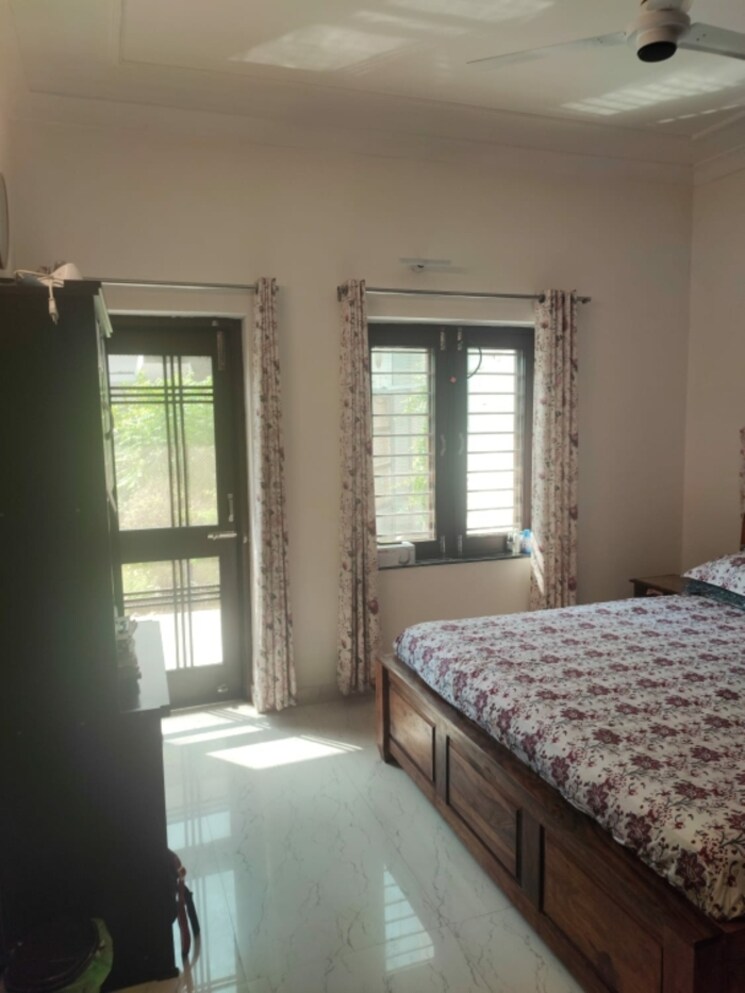 Bedroom, sector 17 4 Bedroom 4505 Sq.Ft. Builder Floor In Sector 17 Faridabad 9453247