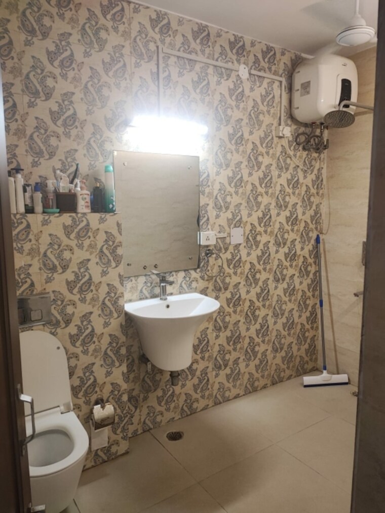 Bathroom, sector 17 4 Bedroom 4525 Sq.Ft. Builder Floor In Sector 17 Faridabad 9453436