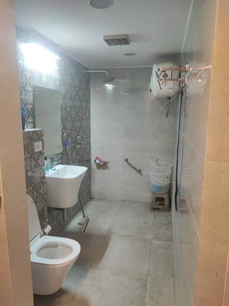 Bathroom, sector 17 4 Bedroom 4505 Sq.Ft. Builder Floor In Sector 17 Faridabad 9452852