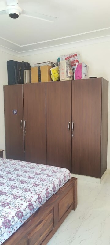 Furnished Amenities in 4 BHK Builder Floor at Sector 17 – for Sale