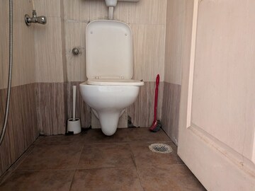 Bathroom in 1 BHK Apartment at Sapphire Lakeside, Powai – for Rent