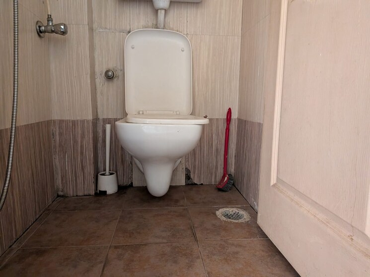 Bathroom, sapphire-lakeside 1 Bedroom 500 Sq.Ft. Apartment In Powai Mumbai 9453030