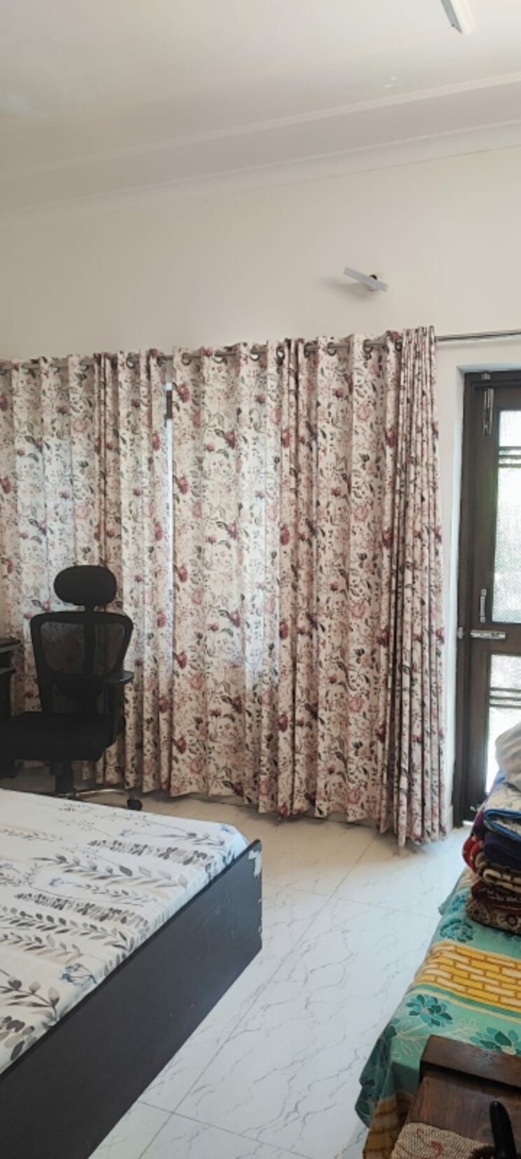 Living Room, sector 17 4 Bedroom 4505 Sq.Ft. Builder Floor In Sector 17 Faridabad 9452852