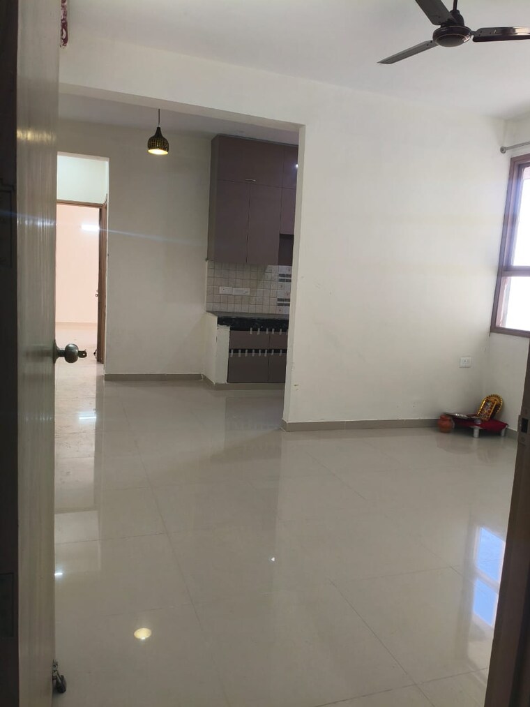 Room, pareena-om-apartments 2 Bedroom 571 Sq.Ft. Apartment In Sector 112 Gurgaon 9452957