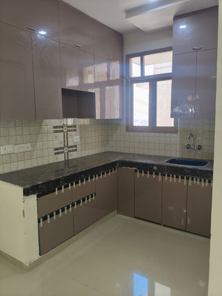 Kitchen, pareena-om-apartments 2 Bedroom 571 Sq.Ft. Apartment In Sector 112 Gurgaon 9452957