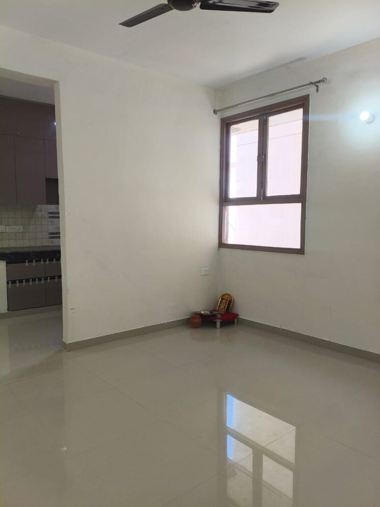 Room, pareena-om-apartments 2 Bedroom 571 Sq.Ft. Apartment In Sector 112 Gurgaon 9452957