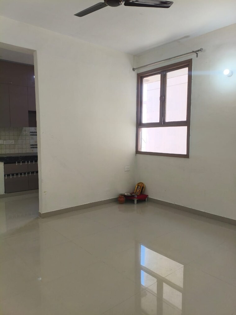 Room, pareena-om-apartments 2 Bedroom 571 Sq.Ft. Apartment In Sector 112 Gurgaon 9452957