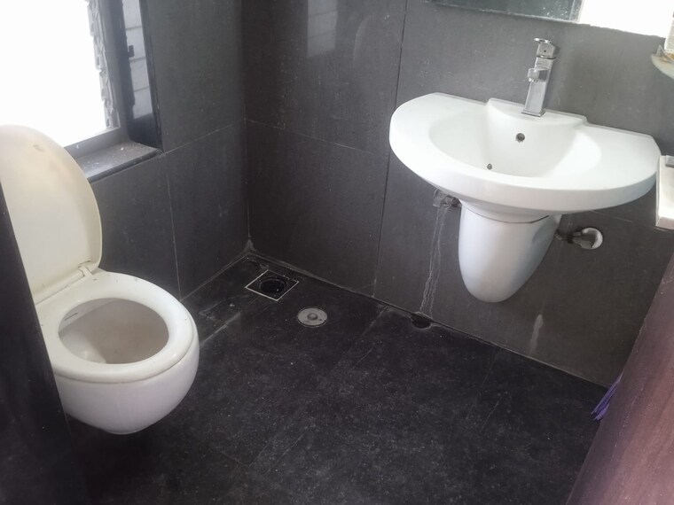 Bathroom, satellite-tower 2 Bedroom 1425 Sq.Ft. Apartment In Goregaon East Mumbai 9453169