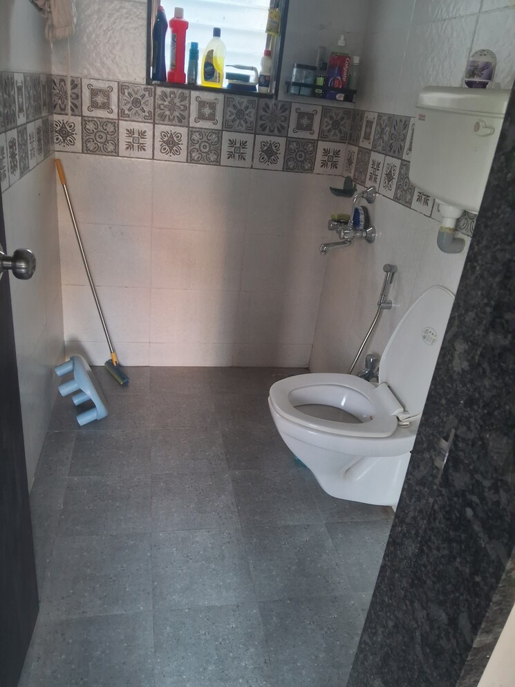 Bathroom, shriram-chandrama 2 Bedroom 1000 Sq.Ft. Apartment In Baner Pune 9453177