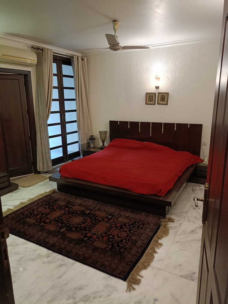 Bedroom, greater kailash ii 4 Bedroom 300 Sq.Yd. Builder Floor In Greater Kailash ii Delhi 9453254