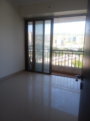 Room in 3 BHK Apartment at Satellite Tower, Goregaon East – for Sale