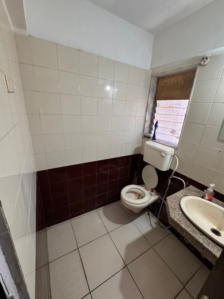 Bathroom, gokuldham colony Pg For Boys In Gokuldham Colony 9453398