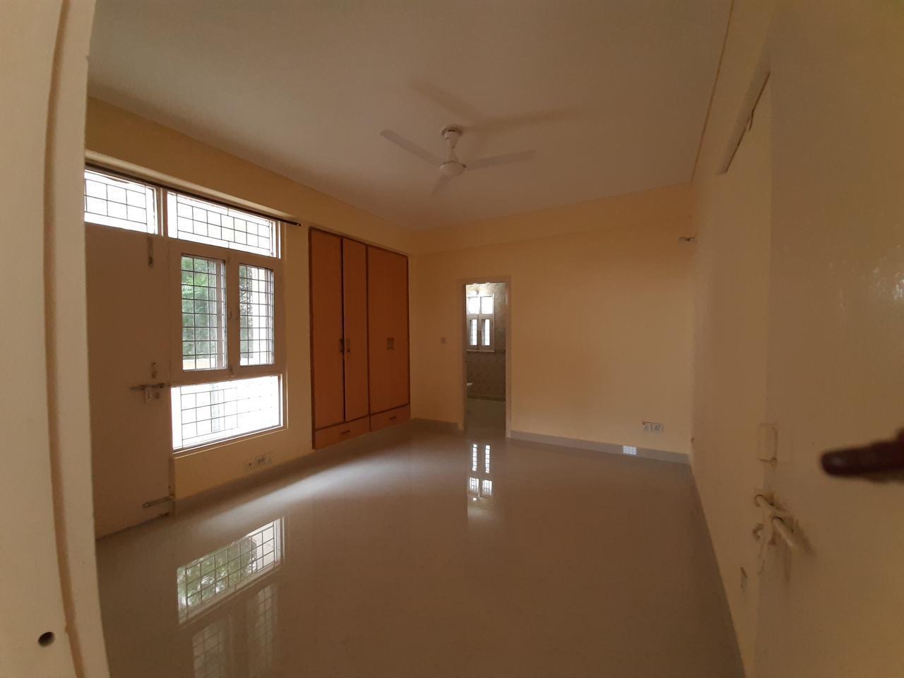 3 BHK + Servant Room Apartment For Rent in The Arihant CGHS