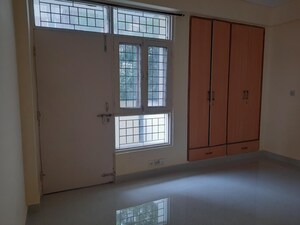 Room in 3 BHK Apartment at The Arihant CGHS, Sector 56 – for Rent