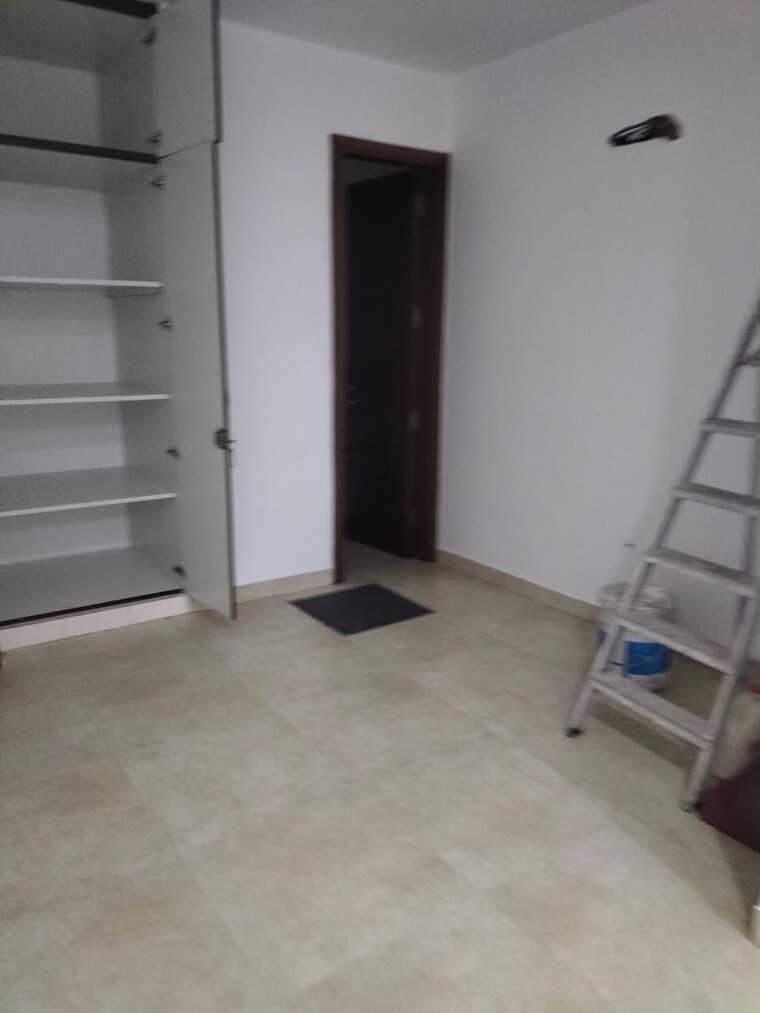 Room, greater kailash i Commercial Office Space 1000 Sq.Ft. In Greater Kailash I Delhi 9453409