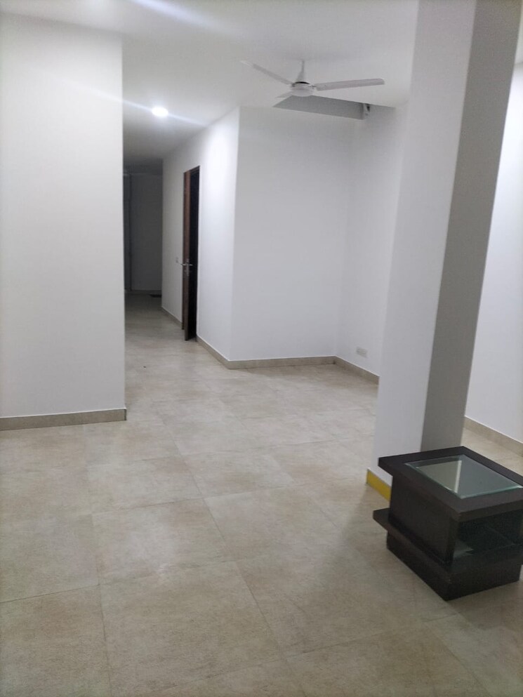 Room, greater kailash i Commercial Office Space 1000 Sq.Ft. In Greater Kailash I Delhi 9453409