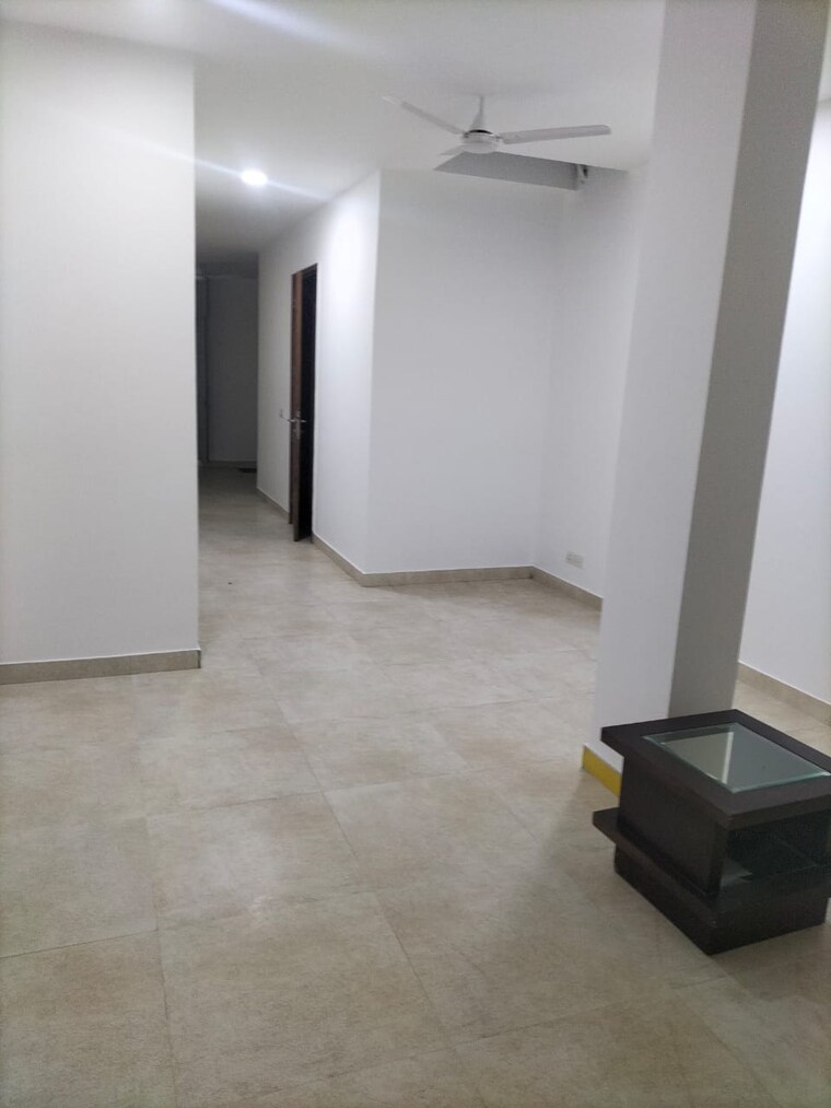 Room, greater kailash i Commercial Office Space 1000 Sq.Ft. In Greater Kailash I Delhi 9453409