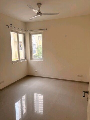 Room in 3 BHK Apartment at Emaar MGF Emerald Hills, Sector 65 – for Rent